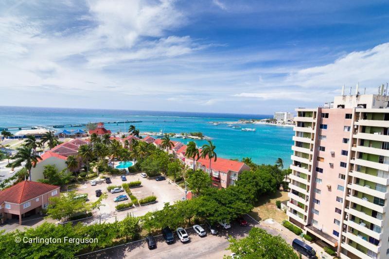 Beach-Side Condos At Turtle Beach Towers Ocho Rios Buitenkant foto