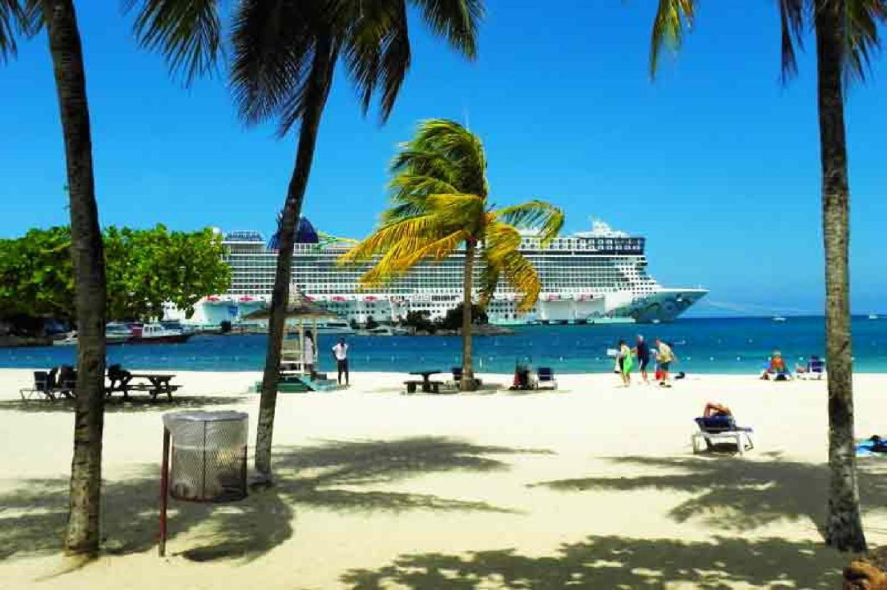 Beach-Side Condos At Turtle Beach Towers Ocho Rios Buitenkant foto